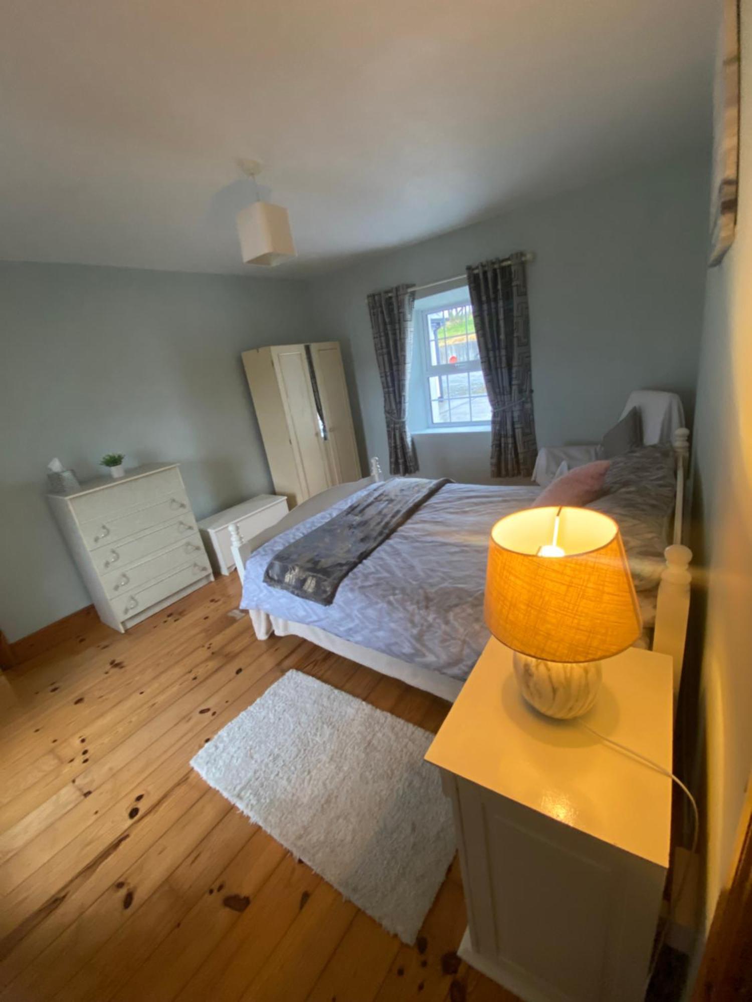 Cheerful 3 Bedroom Country Farm House Ennis Eksteriør bilde