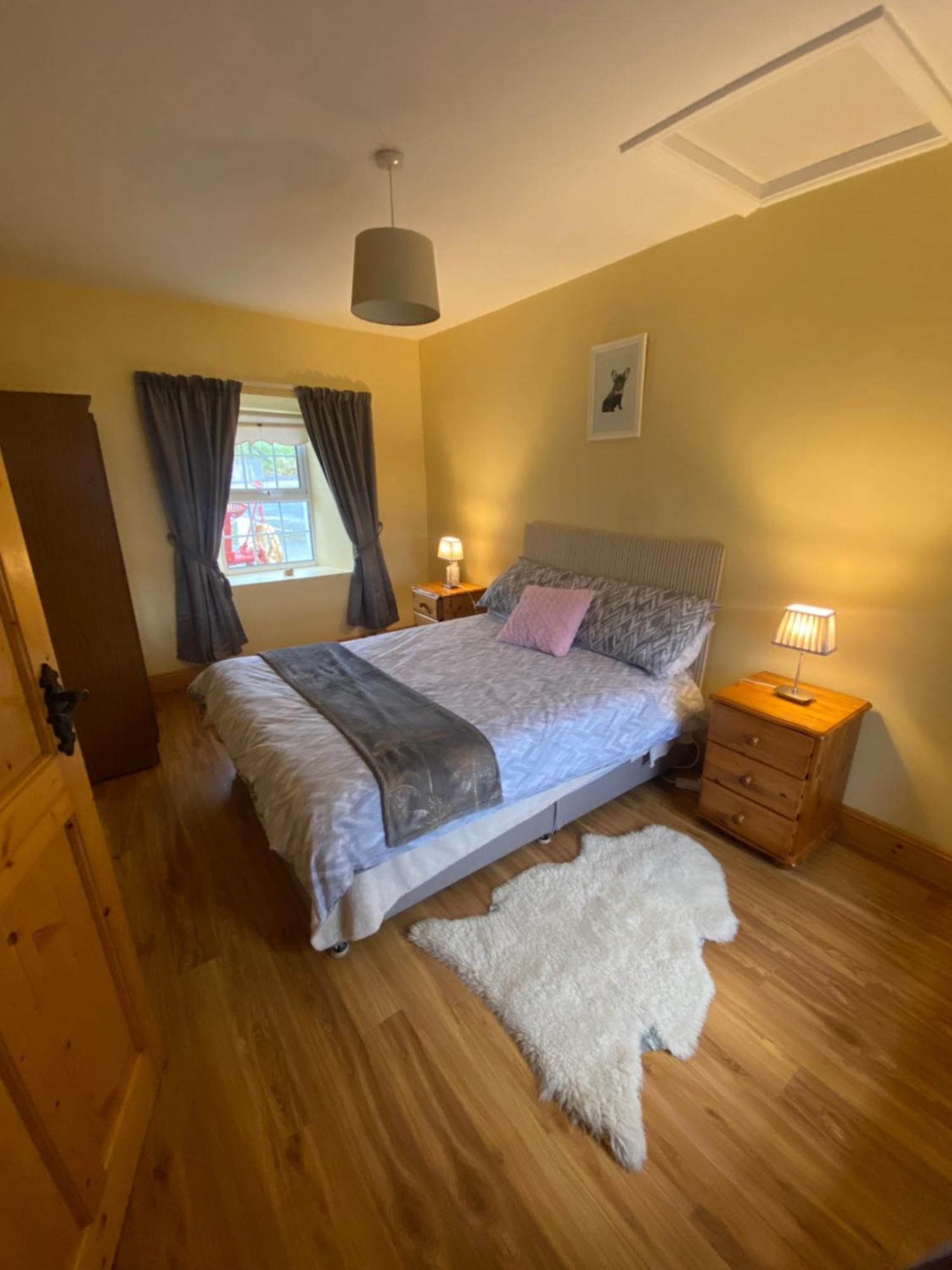 Cheerful 3 Bedroom Country Farm House Ennis Eksteriør bilde