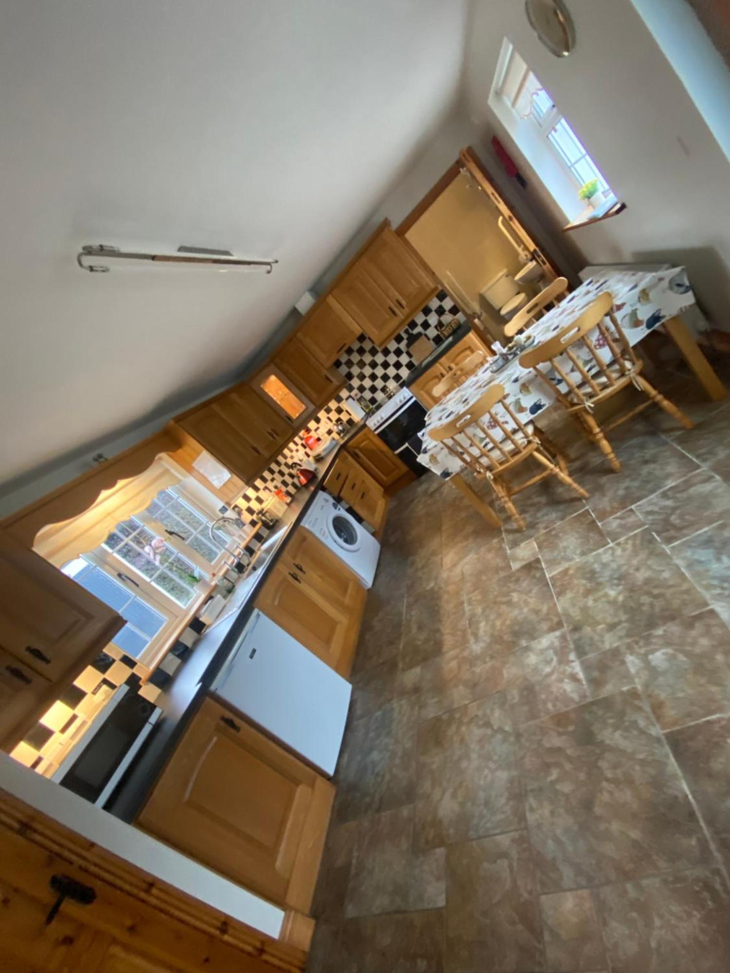 Cheerful 3 Bedroom Country Farm House Ennis Eksteriør bilde