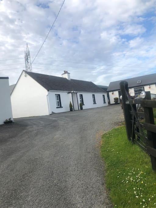 Cheerful 3 Bedroom Country Farm House Ennis Eksteriør bilde